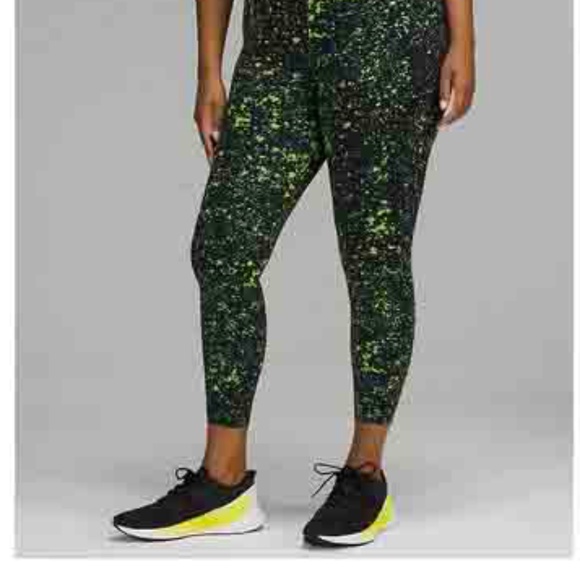 Size 16 BNWT Lululemon Leggings - Picture 1 of 4